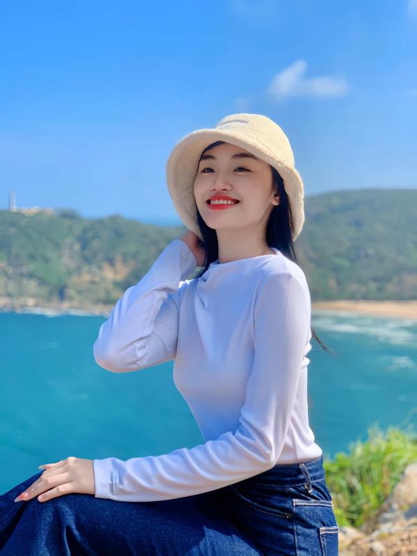 Nhan sắc đời thường của cô gái đăng quang Miss Grand Vietnam 2025 - Ảnh 2.