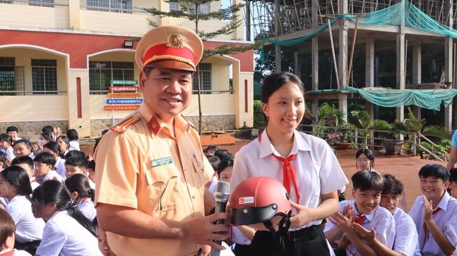 Vi phạm giao thông của học sinh Đồng Nai giảm 81,6%, CSGT đã làm gì?- Ảnh 6.