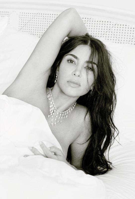 Kim Kardashian chụp ảnh nóng bỏng, hé lộ cuộc sống mới hậu ly hôn Kanye West - Ảnh 1.