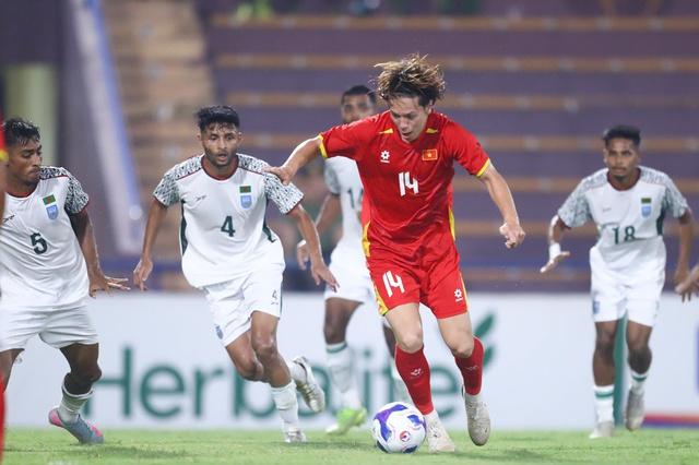 HLV Kim Sang-sik dùng người thông minh, U.23 Việt Nam đánh bại Bangladesh: Trọn vẹn ngày ra quân - Ảnh 11.
