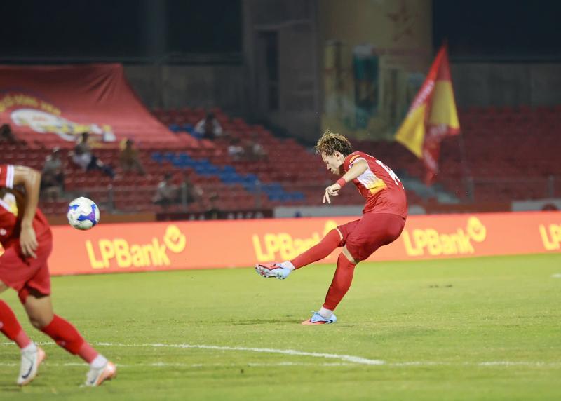 Sao U.23 Việt Nam Lê Viktor thành ‘gà son’, kiến tạo phút 90+7: Hà Tĩnh thắng nhọc Quảng Ninh- Ảnh 1. Sao U.23 Việt Nam Lê Viktor thành ‘gà son’, kiến tạo phút 90+7: Hà Tĩnh thắng nhọc Quảng Ninh- Ảnh 1.