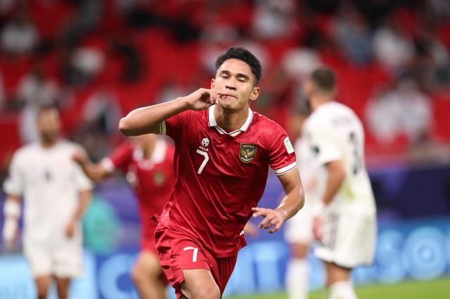 CĐV Indonesia phản ứng HLV Kluivert: Quyết định quá mạo hiểm với cơ hội World Cup 2026- Ảnh 2. CĐV Indonesia phản ứng HLV Kluivert: Quyết định quá mạo hiểm với cơ hội World Cup 2026- Ảnh 2.