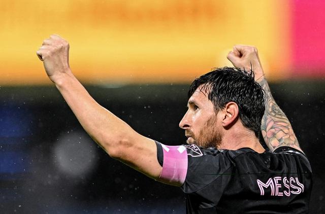 Messi lập tiếp kỷ lục không tưởng với bóng đá Mỹ, Busquets chính thức giải nghệ- Ảnh 1. Messi lập tiếp kỷ lục không tưởng với bóng đá Mỹ, Busquets chính thức giải nghệ- Ảnh 1.