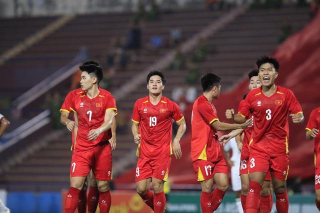 HLV Kim Sang-sik dùng người thông minh, U.23 Việt Nam đánh bại Bangladesh: Trọn vẹn ngày ra quân - Ảnh 2.