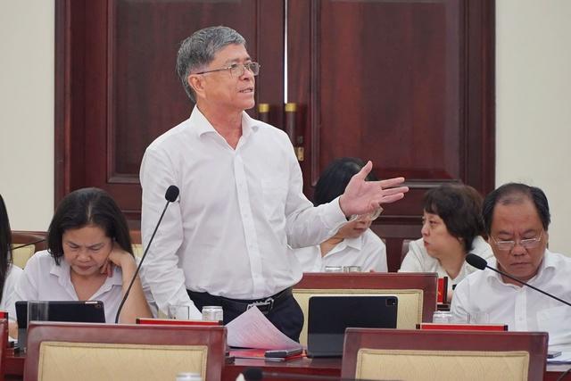 Bí thư Thành ủy TP.HCM: 'Tôi nhận 12 tin nhắn tụi nhỏ phải đi học thứ bảy'  - Ảnh 2.