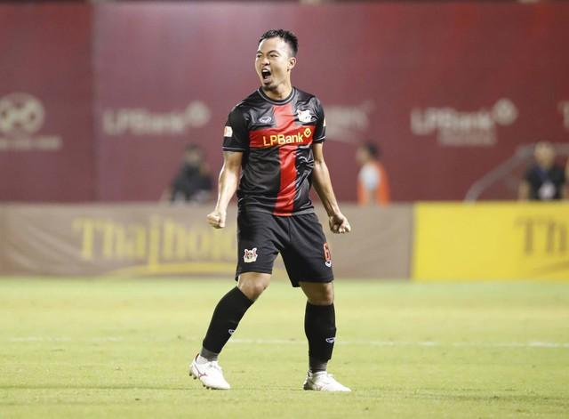 Bảng xếp hạng V-League mới nhất: Ninh Bình đánh bại Nam Định để lấy lại ngôi đầu, HAGL vẫn ở đáy- Ảnh 1.