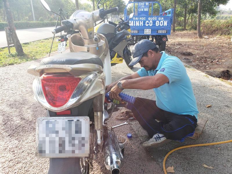 Ông Minh cô đơn không hề cô đơn giữa tấm lòng cộng đồng - Ảnh 1. Ông Minh cô đơn không hề cô đơn giữa tấm lòng cộng đồng - Ảnh 1.