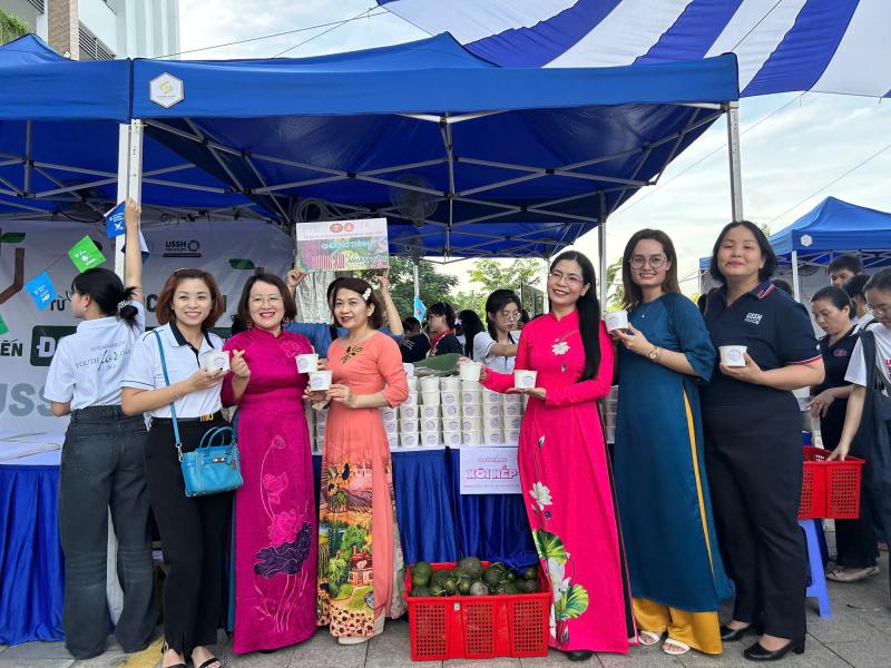 Sinh viên không cần mua đồ ăn sáng nhờ chương trình ý nghĩa từ các cô giáo - Ảnh 8.