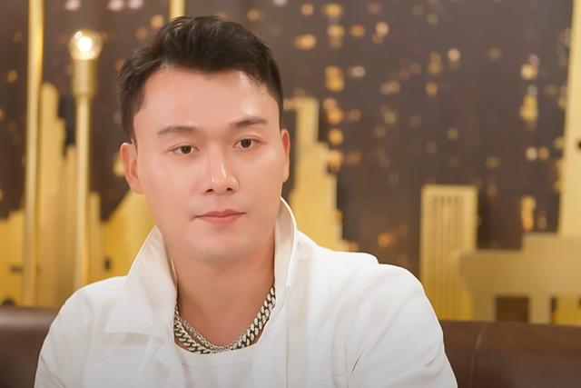 Cơ trưởng của 'Tử chiến trên không' từng bị ba vợ ghét vì vẻ ngoài - Ảnh 3.