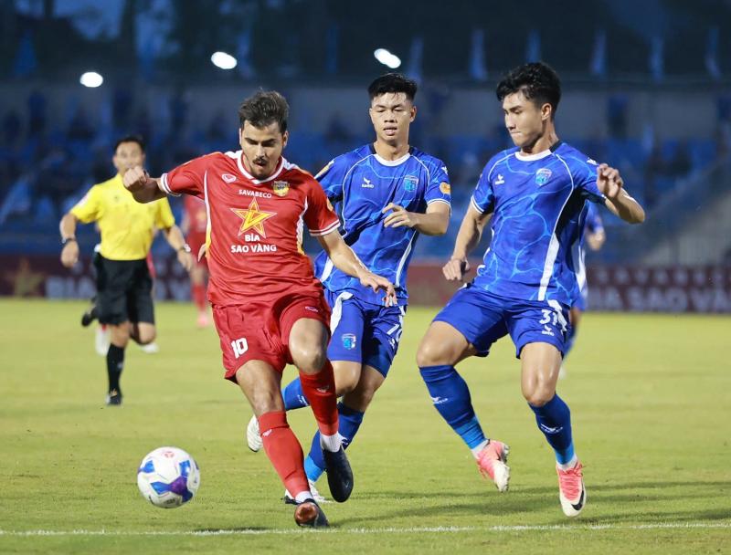 Sao U.23 Việt Nam Lê Viktor thành ‘gà son’, kiến tạo phút 90+7: Hà Tĩnh thắng nhọc Quảng Ninh- Ảnh 2. Sao U.23 Việt Nam Lê Viktor thành ‘gà son’, kiến tạo phút 90+7: Hà Tĩnh thắng nhọc Quảng Ninh- Ảnh 2.