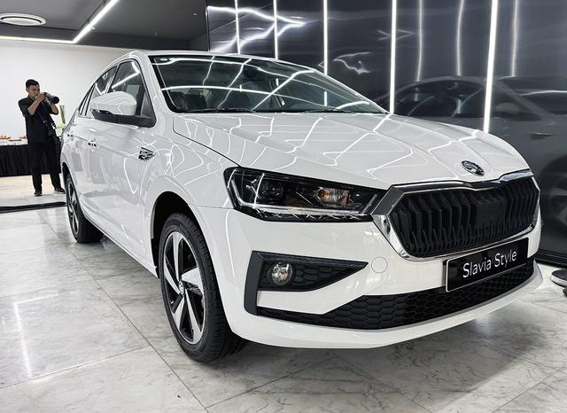Skoda Slavia tung ra thị trường Việt Nam 3 phiên bản, giá từ 468 triệu đồng - Ảnh 1.