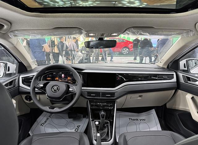Skoda Slavia tung ra thị trường Việt Nam 3 phiên bản, giá từ 468 triệu đồng - Ảnh 3.