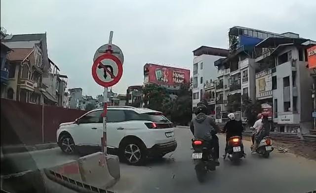 Lưu ý vị trí cấm quay đầu ô tô dù không có biển báo - Ảnh 2.