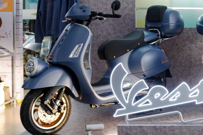 Gia xe Vespa anh 2