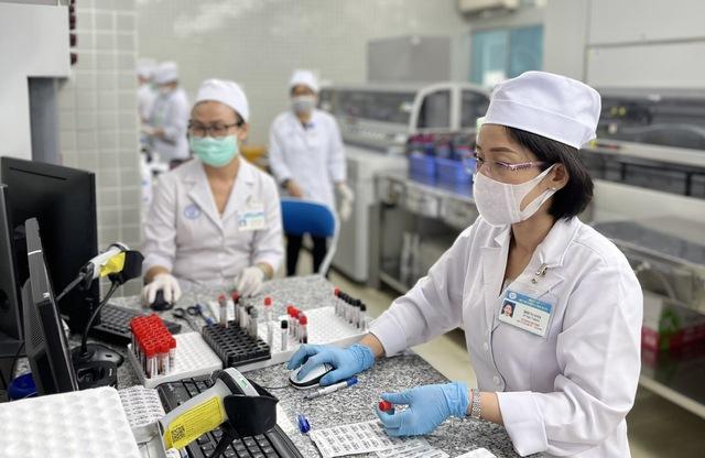 30.000 tỉ đồng/năm cho chi phí xét nghiệm - Ảnh 2.
