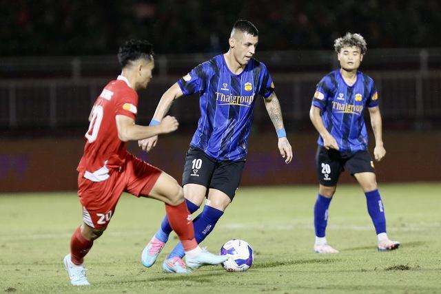 Đụng độ tân binh V-League, HAGL sắp thoát đáy?- Ảnh 1. Đụng độ tân binh V-League, HAGL sắp thoát đáy?- Ảnh 1.