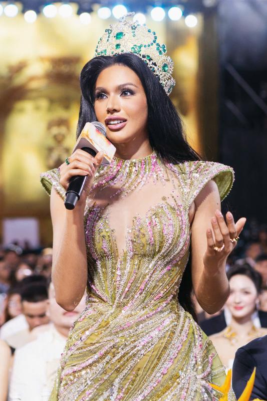 Vẻ ngoài nóng bỏng của đương kim Hoa hậu Hòa bình Quốc tế - Ảnh 4.