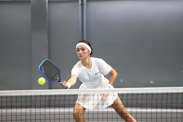 NSND Việt Anh cùng các người đẹp khuấy động giải ZonZon Pickleball Charity 2025- Ảnh 3. NSND Việt Anh cùng các người đẹp khuấy động giải ZonZon Pickleball Charity 2025- Ảnh 3.