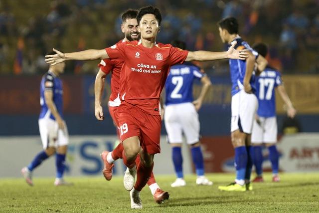 CLB Công an TP.HCM cùng HLV Huỳnh Đức gây bất ngờ trên bảng xếp hạng V-League?- Ảnh 1. CLB Công an TP.HCM cùng HLV Huỳnh Đức gây bất ngờ trên bảng xếp hạng V-League?- Ảnh 1.