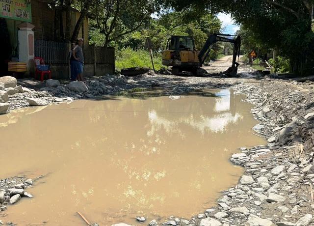 Đà Nẵng lập tổ công tác đặc biệt xử lý đường lên cửa khẩu ‘nát như tương’- Ảnh 2. Đà Nẵng lập tổ công tác đặc biệt xử lý đường lên cửa khẩu ‘nát như tương’- Ảnh 2.