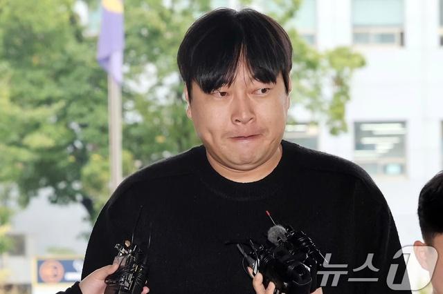 Danh hài Lee Jin Ho bị bắt vì say rượu lái xe, từng vướng scandal cờ bạc - Ảnh 1.