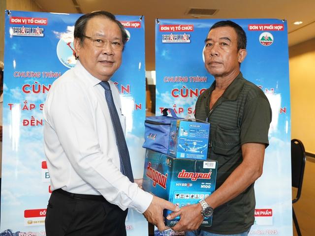Lan tỏa chương trình 'Cùng ngư dân thắp sáng đèn trên biển' tại Gia Lai- Ảnh 1. Lan tỏa chương trình 'Cùng ngư dân thắp sáng đèn trên biển' tại Gia Lai- Ảnh 1.