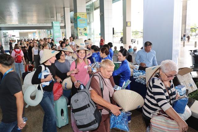 Hơn 30 chuyến bay đưa khách Nga đến Khánh Hòa mỗi tuần, du lịch khởi sắc- Ảnh 3.