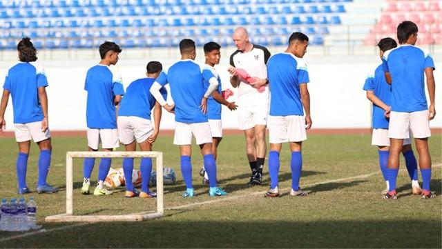 Nhiều tuyển thủ Nepal bị thất nghiệp trước trận gặp đội tuyển Việt Nam, chờ AFC xử Malaysia- Ảnh 1. Nhiều tuyển thủ Nepal bị thất nghiệp trước trận gặp đội tuyển Việt Nam, chờ AFC xử Malaysia- Ảnh 1.