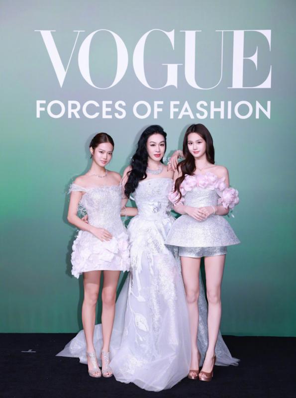 Lưu Diệc Phi hóa 'nàng tiên hoa' gây sốt - Ảnh 13.