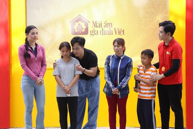 Lý do khiến Phương Trinh Jolie bật khóc nức nở trên truyền hình - Ảnh 1.