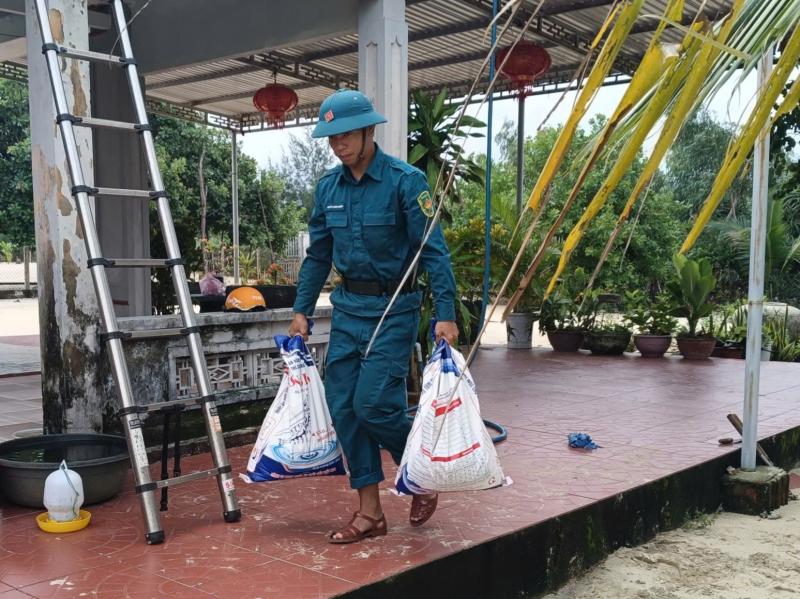 Đà Nẵng: Lực lượng vũ trang tổng lực ứng phó trước giờ bão Fengshen đổ bộ - Ảnh 3. Đà Nẵng: Lực lượng vũ trang tổng lực ứng phó trước giờ bão Fengshen đổ bộ - Ảnh 3.