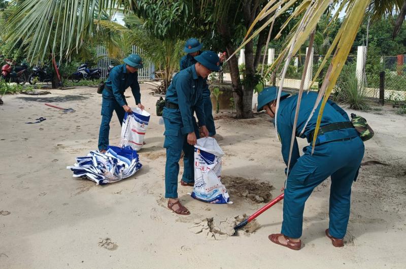 Đà Nẵng: Lực lượng vũ trang tổng lực ứng phó trước giờ bão Fengshen đổ bộ - Ảnh 2. Đà Nẵng: Lực lượng vũ trang tổng lực ứng phó trước giờ bão Fengshen đổ bộ - Ảnh 2.