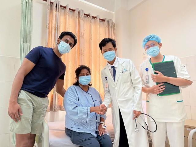 Viêm phổi biến chứng suy đa tạng, nữ du khách Úc nguy kịch- Ảnh 2.