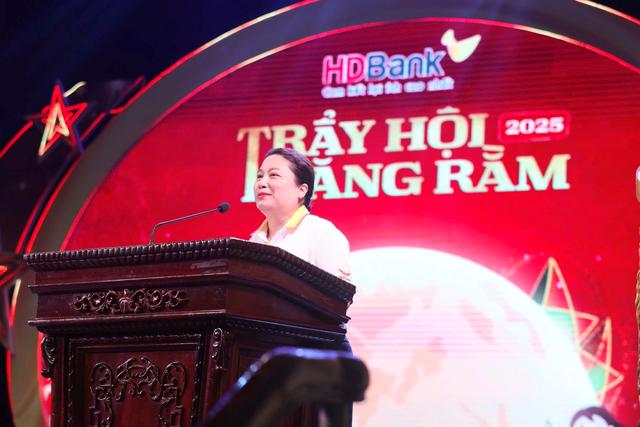 HD Bank - Trái tim sẻ chia cùng ‘Trẩy hội trăng rằm’- Ảnh 3. HD Bank - Trái tim sẻ chia cùng ‘Trẩy hội trăng rằm’- Ảnh 3.