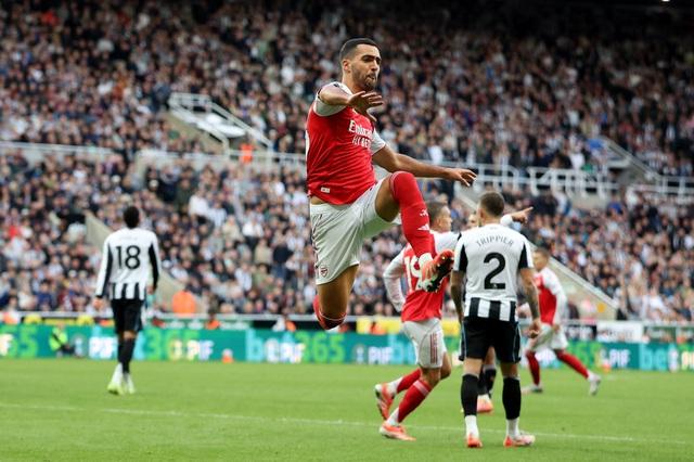 Newcastle thua đau Arsenal phút 90+6, tranh cãi cực gắt nổ ra: Trọng tài VAR ở đâu?- Ảnh 7.