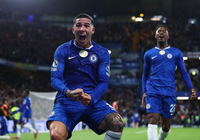 Van Dijk hóa ‘chú hề’, Liverpool thua đau Chelsea phút 90+5 và mất luôn ngôi đầu- Ảnh 4.