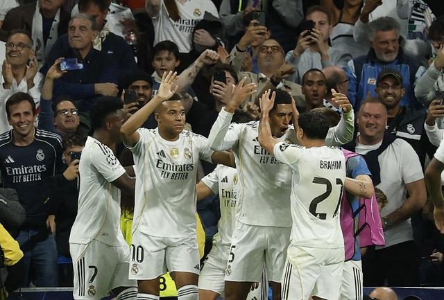 ‘Song sát’ Mbappe - Vinicius suýt phá hỏng ngày vui của Real Madrid, Liverpool thắng ấn tượng- Ảnh 2. ‘Song sát’ Mbappe - Vinicius suýt phá hỏng ngày vui của Real Madrid, Liverpool thắng ấn tượng- Ảnh 2.