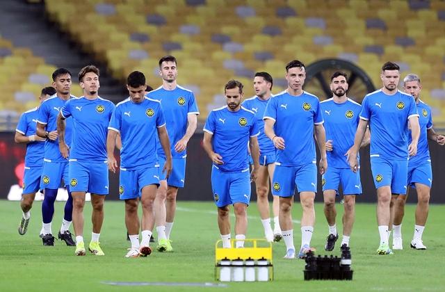 FAM nhận lỗi nhưng khó thoát án phạt nặng của FIFA, bóng đá Malaysia càng chìm trong khủng hoảng- Ảnh 1. FAM nhận lỗi nhưng khó thoát án phạt nặng của FIFA, bóng đá Malaysia càng chìm trong khủng hoảng- Ảnh 1.