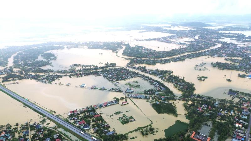 Hơn 15 . 000 Nhà dân ở thanh hóa chìm trong biển nước do mưa lũ - Ảnh 6. Hơn 15 . 000 Nhà dân ở thanh hóa chìm trong biển nước do mưa lũ - Ảnh 6.