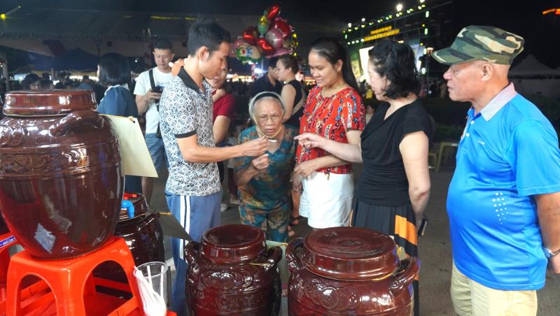 Ẩm thực xứ Thanh: Chơi gì , ăn đâu và khám phá đặc sản nổi bật - Ảnh 5. Ẩm thực xứ Thanh: Chơi gì , ăn đâu và khám phá đặc sản nổi bật - Ảnh 5.