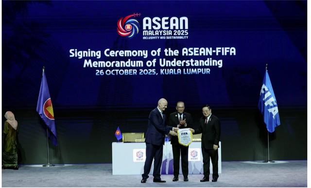 Đông Nam Á có giải đấu mới toanh, Chủ tịch FIFA tuyên bố gì khi đến Malaysia?- Ảnh 2. Đông Nam Á có giải đấu mới toanh, Chủ tịch FIFA tuyên bố gì khi đến Malaysia?- Ảnh 2.