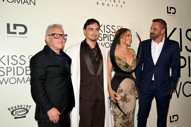 Jennifer Lopez và Ben Affleck sánh bước trên thảm đỏ sau 1 năm ly hôn - Ảnh 5.
