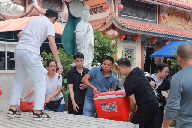 TP.HCM nghĩa tình: Thầy giáo dạy nhạc mở bếp ăn thiện nguyện Đô Thăng gieo thiện lành- Ảnh 5. TP.HCM nghĩa tình: Thầy giáo dạy nhạc mở bếp ăn thiện nguyện Đô Thăng gieo thiện lành- Ảnh 5.