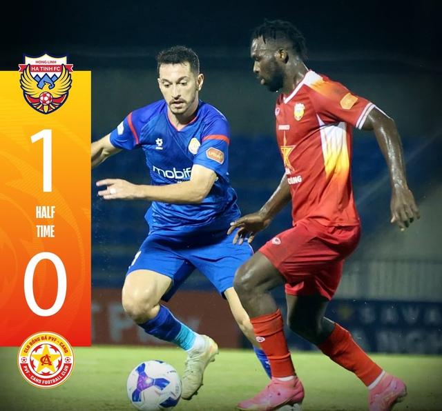 V-League: CLB Hà Tĩnh hòa kịch tính PVF-CAND, Trọng Hoàng suýt ghi bàn- Ảnh 1. V-League: CLB Hà Tĩnh hòa kịch tính PVF-CAND, Trọng Hoàng suýt ghi bàn- Ảnh 1.