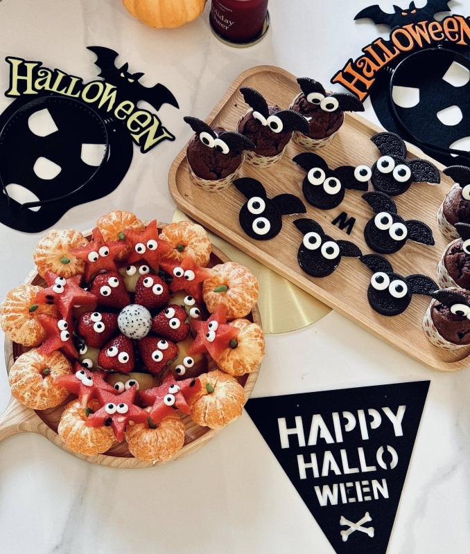 Người mẹ 3 con tự làm mâm cỗ Halloween, dân mạng ngạc nhiên, khen hết lời  - Ảnh 1.