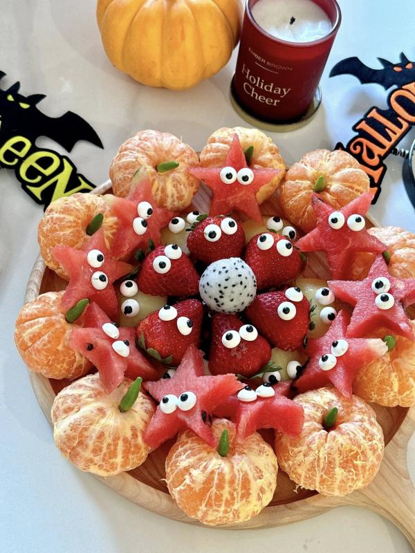 Người mẹ 3 con tự làm mâm cỗ Halloween, dân mạng ngạc nhiên, khen hết lời  - Ảnh 2.