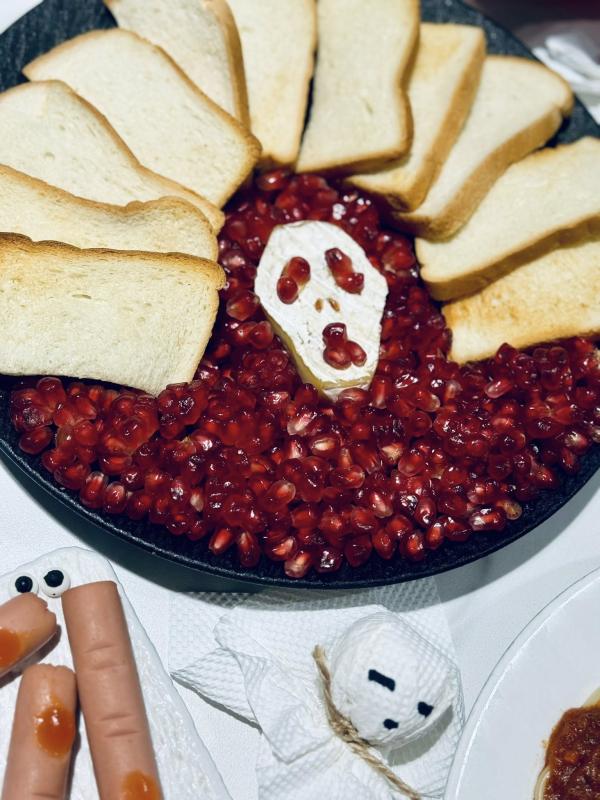Người mẹ 3 con tự làm mâm cỗ Halloween, dân mạng ngạc nhiên, khen hết lời  - Ảnh 6.