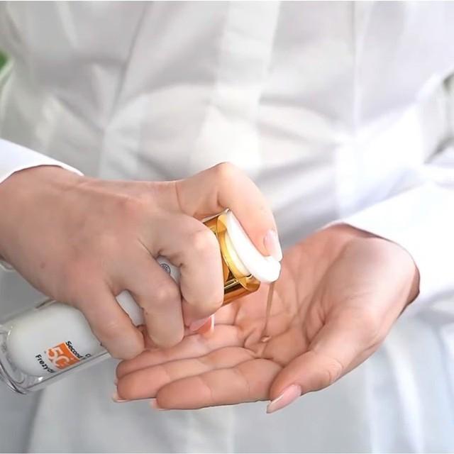 Top 7 kem chống nắng nâng tone cho nàng lười makeup vẫn tự tin khỏi cần filter- Ảnh 6. Top 10 kem chống nắng nâng tone cho nàng lười makeup vẫn tự tin khỏi cần filter - Ảnh 6.