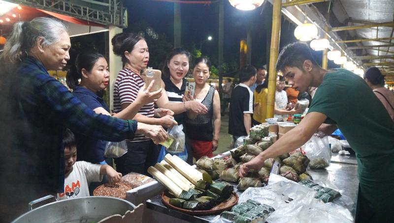 Ẩm thực xứ Thanh: Chơi gì , ăn đâu và khám phá đặc sản nổi bật - Ảnh 3. Ẩm thực xứ Thanh: Chơi gì , ăn đâu và khám phá đặc sản nổi bật - Ảnh 3.