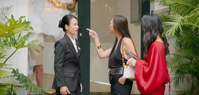 Màn đánh ghen gây ức chế trong Gió ngang khoảng trời xanh khiến khán giả phẫn nộ - Ảnh 1.
